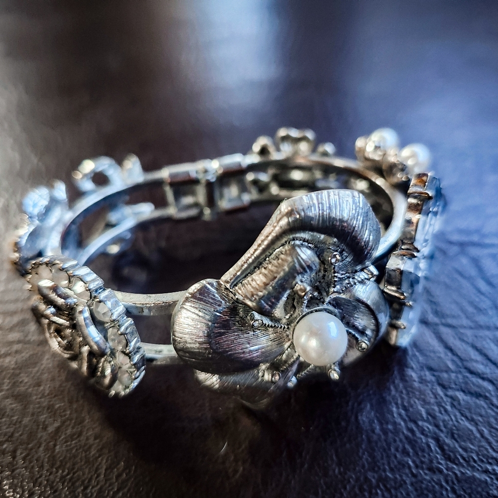 Vintage Style Charm Bracelet Floral Pearl Rhinestone Silver Tone Romantic - Picture 3 of 7